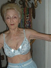 Mature amateur slut showing her knockers and pussy